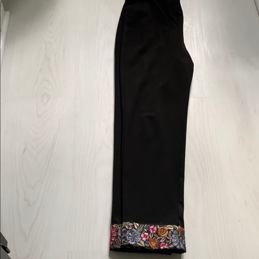 Karen Kane embroidered leggings.